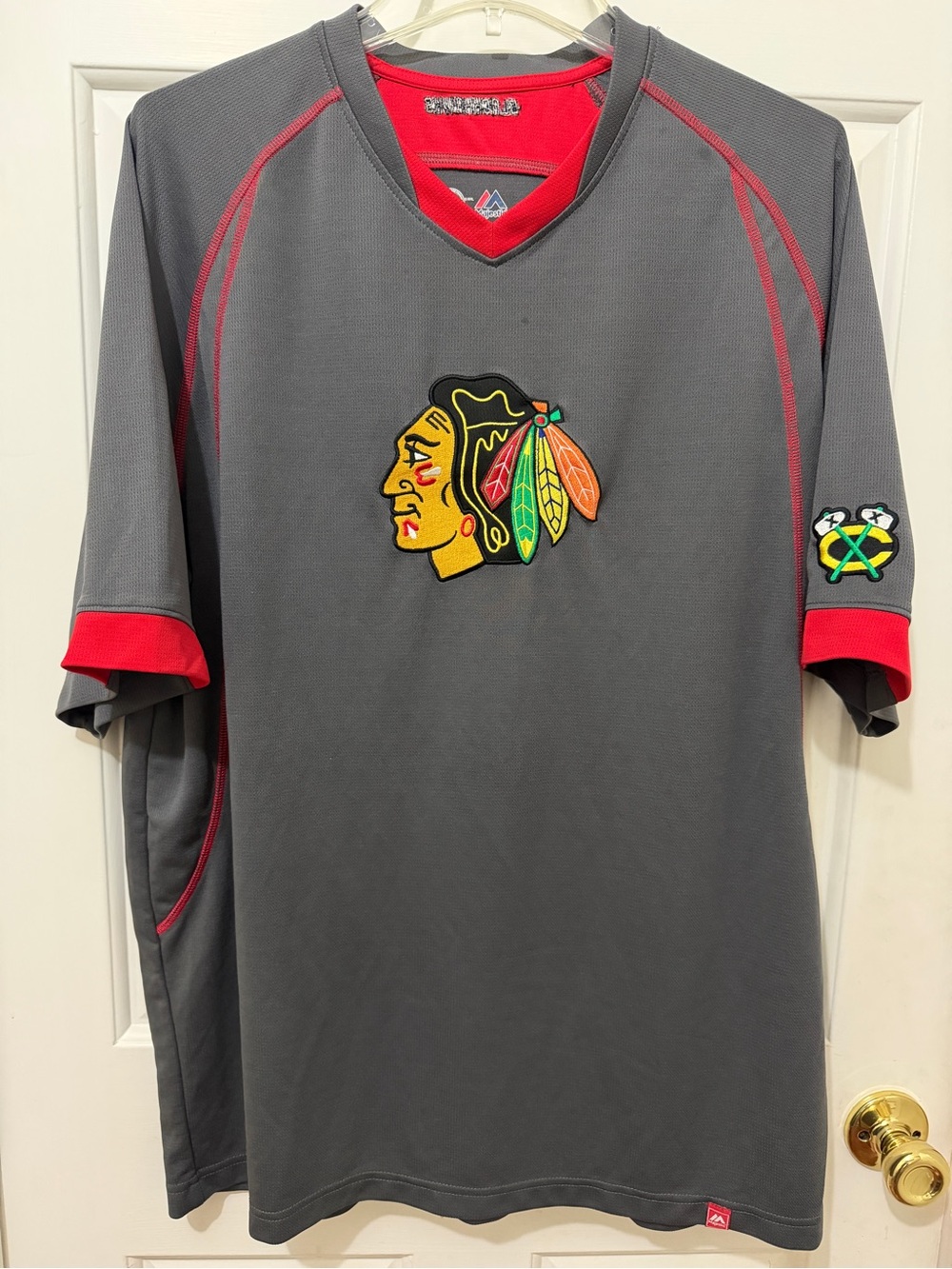 MAJESTIC NHL Chicago Blackhawks Gray/Red Pullover Performance Top Vneck szMen XL